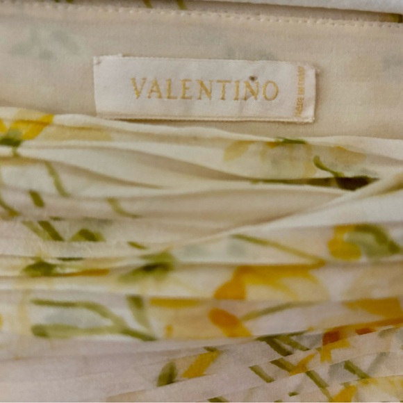 Valentino - Picture 2 of 3